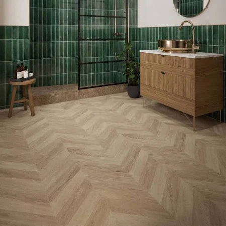 118.4x29.3cm Amber Oak Chevron Laminate Flooring Pk-6 £14.99m2